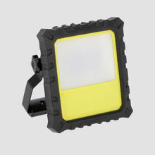 Laden Sie das Bild in den Galerie-Viewer, Mobiler LED-Akkustrahler WorkFire Pro